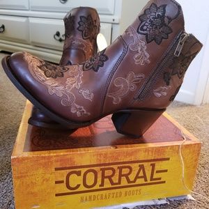 Corral floral embroidered boots